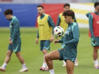 IM竞技-包含葡萄牙足球联赛中，波尔图队以强势姿态领跑的词条