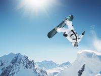 IM电竞APP-极速之夜，切特·霍姆格伦跨界闪耀F1揭幕战，篮球新星如何成为围场焦点？