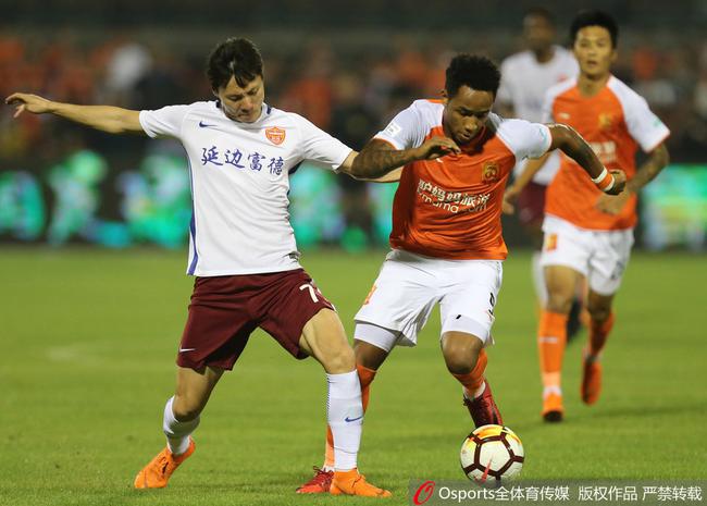 包含青岛黄海中场被罚下场，影响球队比赛节奏的词条