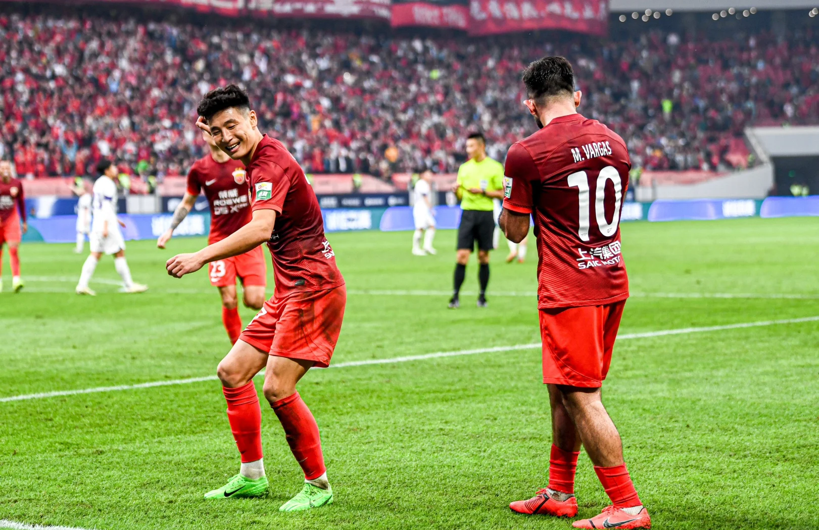 包含冠军赛事背后故事精彩纷呈，人物鲜活生动的词条