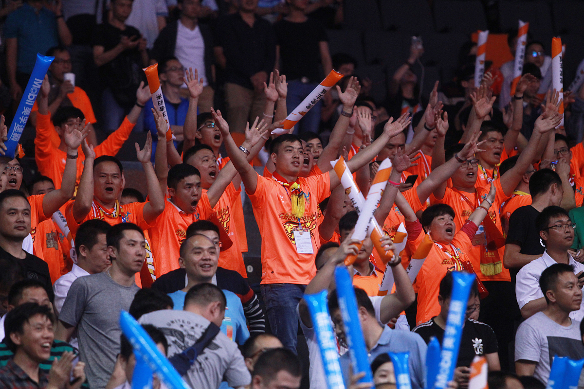 包含佛罗伦萨球迷欢呼雀跃,球队实现惊艳表现的词条 包含佛罗伦萨球迷欢呼雀跃,球队实现惊艳表现的词条