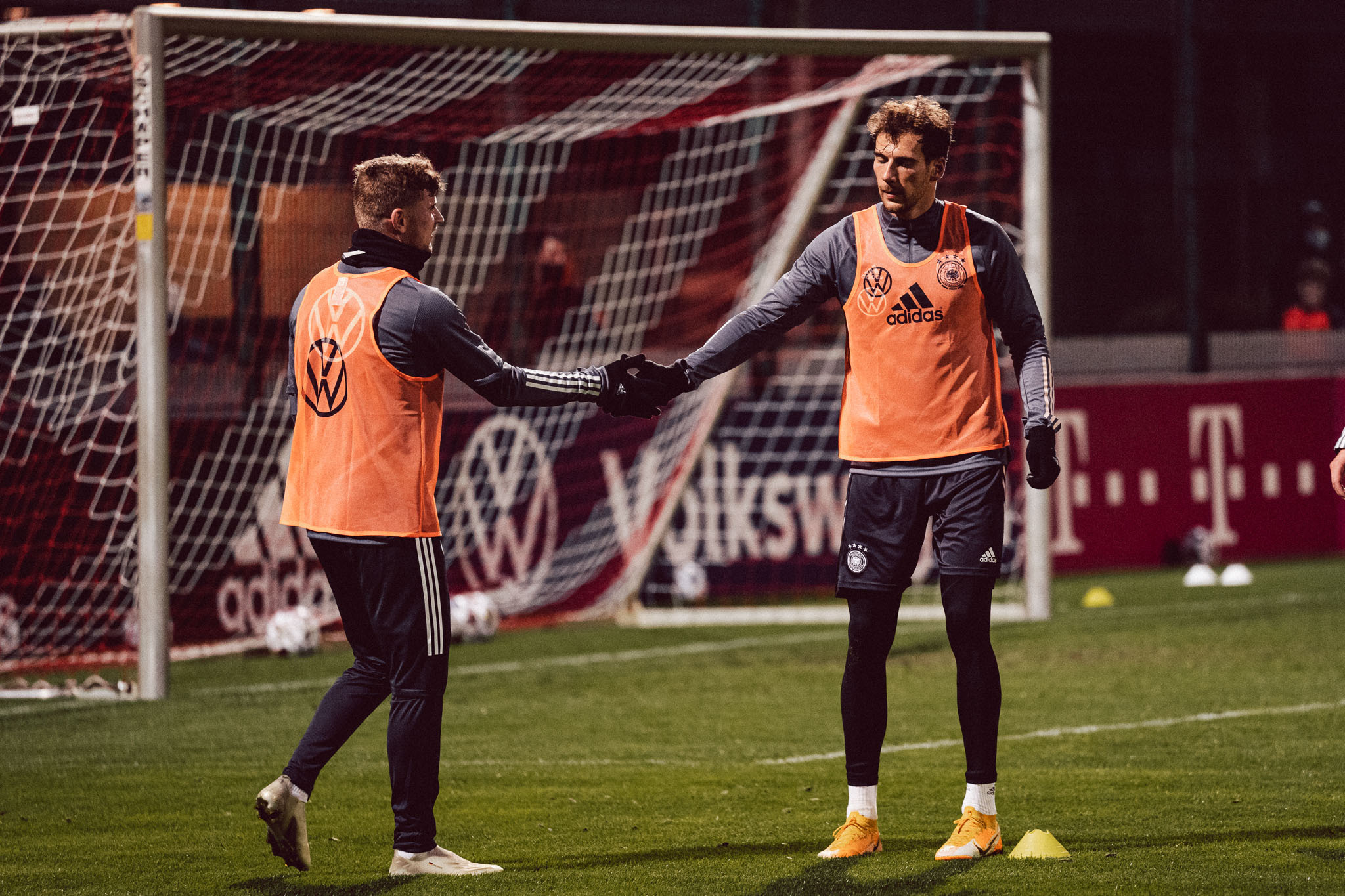 德国队碾压中国队,黄鸭组合统治全场 德国队碾压中国队,黄鸭组合统治全场